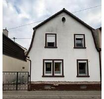 Charmantes Einfamilienhaus mit modernem Anbau, Garten & Pool - Alsheim