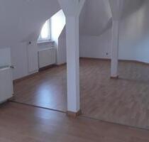 SCHÖNE 3-RAUM WOHNUNG IM DG IN 08340 SCHWARZENBERG ZU VERMIETEN - Schwarzenberg/Erzgebirge