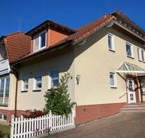 Zweifamilienhaus mit Souterrain-Wohnung in Landwehrhagen - Staufenberg