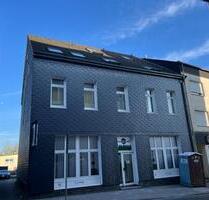 Mehrfamilienhaus Remscheid + Ladenlokal + Garagen + Stellplätze