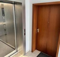 Möblierte Wohnung mit Fernsicht, Aufzug und TG-Stellplatz - Waiblingen