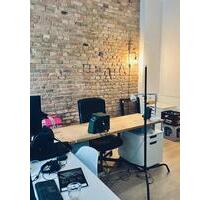Desk Arbeitsplatz in Studio — Schillerkiez - Berlin Neukölln