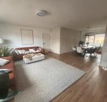 5 Zi ETW, 110m2, Stellplatz, EBK, hell, 2. St., Fürth