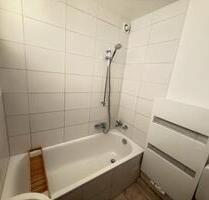 Helles renoviertes 1,5 Z Apart Küche, Balkon, neues Bad - Duisburg Laar