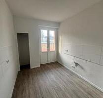 Komplett neu sanierte 2 Zimmerwohnung - mit modernisiertem Bad! 1 Kaltmiete geschenkt! - Zwickau Zwickau-Nord