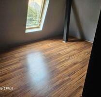 kleine 3 Raumwohnung im Dachgeschoss inkl. Einbauküche - Crimmitschau