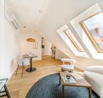 Über den Skylines von Berlin. Dachgeschosswohnungen im Angebot.