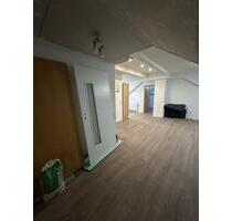 Helle Dachgeschosswohnung mit großer Dachterrasse in Leutenbach
