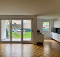3- Zimmer-Wohnung mit Mietergarten und Einbauküche - Frankfurt am Main Kalbach