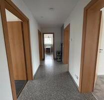 3,5 Zimmer Wohnung mit großem Balkon, Einzelgarage und Stellplatz - Filderstadt