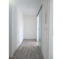 129-2-14 Sonnige 2-Zimmerwohnung mit großem Balkon, Bad mit Fenster und ebenerdiger Dusche! - Bischofswerda