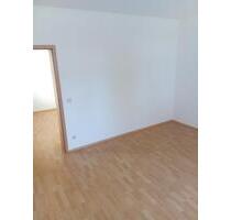 Schöne helle 2 Zi. 50 qm EG-Wohnung ab Okt. frei 250 € kalt - Oelsnitz (Erzgebirge)