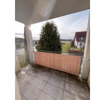 kleine 2 Raumwohnung mit Balkon 1. OG, Fahrstuhl, Einbauküche neu - Hohenstein-Ernstthal