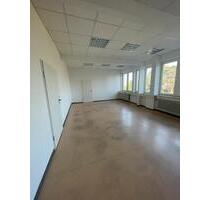 Heller Büroraum in großem Bürokomplex zu vermieten! - Moers