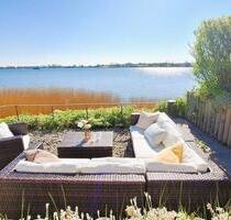 Ferienhaus Seaside an der SchleiOstsee 4 Personen 2 Schlafzimmer 2 Bäder Gäste-WC Kamin Infrarotkabine Holzterrasse Wintergarten Balkone Garten mit Wasseranbindung Strand Meer - Kappeln