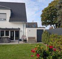 Gepflegte DHH (Bj. 2022) in Bottrop: Terrasse, Garten & Garage