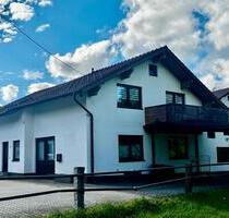 Exklusives Einfamilienhaus mit großzügiger GewerbeflächeEWG - Zachenberg