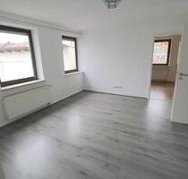 Dorfen - Zentrale Lage: Schöne 3-Zi-Wohnung mit Einbauküche und Stellplatz