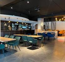 Voll ausgestattete Gastrofläche im Augsburger Universitätsviertel