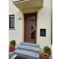 Schöne 3-Zimmer OG Wohnung direkt in Petersberg mit Balkon