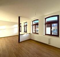 Modern wohnen im Zentrum: Hochwertige 2-Zimmer-Wohnung mit Balkon & neuer Einbauküche - Bitterfeld-Wolfen