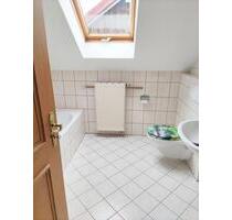 Zentrale, helle, gepflegte DG-Wohnung, 75 qm ab sofort - Arnstorf