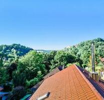 Helle Dachgeschosswohnung mit tollem Blick – 3 Zimmer EBK ab März - Passau Maierhof