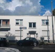 Große Wohnung mit 4 Schlafzimmern, Garten und Stellplatz - Krefeld