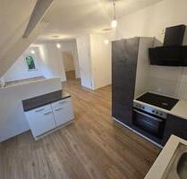 Schicke 2-Zimmer Dachgeschoss Wohnung mit EBK. Altbau, 55 qm - Krefeld Benrad