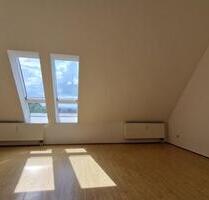 Atelierwohnung in ruhiger Lage mit Pkw-Stellplatz - Hohenstein-Ernstthal