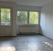 Diese helle und freundliche Wohnung im 1. OG liegt im beliebten Stadtteil Essen‑Borbeck. Die Wohnung umfasst dreieinhalb Räume, verteilt auf ein gemütliches Wohnzimmer mit offener Verbindung zum...