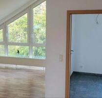 SchwalbachElm: komplett renovierte Dachgeschosswohnung