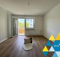 Wohnen mit Flair: 3-Raum-Wohnung mit Einbauküche u. LED-Beleuchtung - Chemnitz Helbersdorf