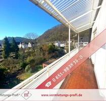 Lichtdurchflutete 4-Zimmer-Dachgeschosswohnung mit Balkon, Tageslichtbad & Garage in Trier-Ehrang!