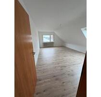 Helle 3-Zimmer-Dachgeschosswohnung in Flörsheim - Flörsheim am Main