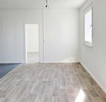 Frisch renoviert & mit Balkon – 2-Zimmer-Wohntraum in Halle-Neustadt ! 