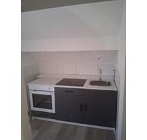 Helle 1-Zimmer-DG-Wohnung in ruhiger Lage – Groß-Zimmern