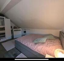 Gemütliche Dachgeschoss Wohnung 1,5 Zimmer Badwanne Garage - Velbert Langenberg