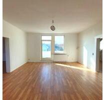 5 Zimmer Wohnung mit Balkon - 695,00 EUR Kaltmiete, ca.  105,00 m² in Helmstedt (PLZ: 38350)