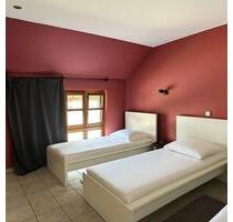 Doppelzimmer auf Gutshof - 600,00 EUR Kaltmiete, ca.  20,00 m² in Düsseldorf (PLZ: 40629) Stadtbezirk 7