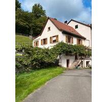 Altes Wohnhaus neu renoviert - 1.200,00 EUR Kaltmiete, ca.  140,00 m² in Schönbrunn (PLZ: 69436)