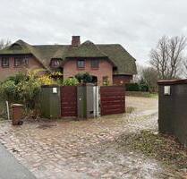 Schnuckelige 2-Zi DG-Wohnung unter Reet nahe PoppenbüllGarding