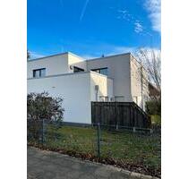 Moderne Wohnung mit Dachterrasse und Küche und Carport - Nienburg (Weser)