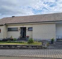 Freistehendes Einfamilienhaus mit Einliegerwohnung im Keller - Arzfeld