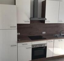 Werdau-Zentrum, gr. 2,5-Zi.-Whg. mit Einbauküche u. Stellplätzen (Wanne UND Dusche)