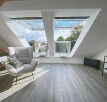 + MÖBLIERTE 2 ZI. DACHWOHNUNG + AB FEB. + nahe UNI & WASSER + - Kiel Blücherplatz