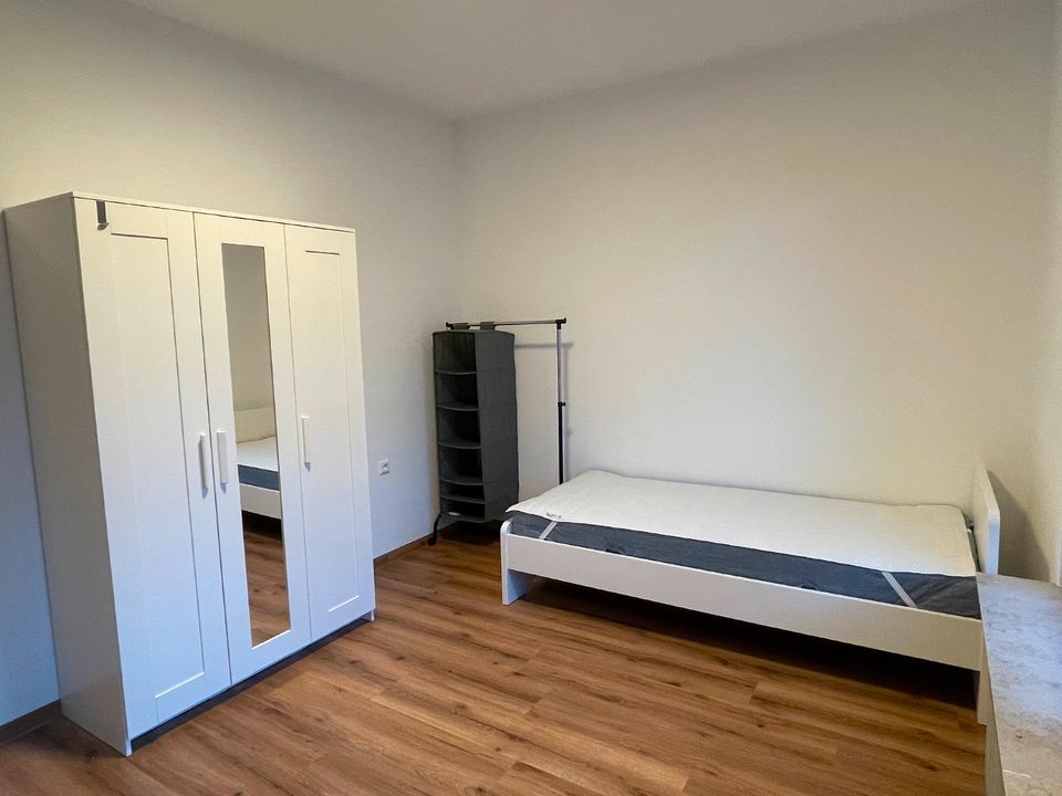 Möbliertes Zimmer in 3er-WG(Frauen), nahe Uni Hohenheim - Ostfildern