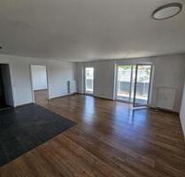 Helle 2-Zimmer-Wohnung im 2. Stock mit Balkon – Kemnath