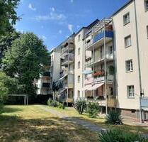 Stötteritz: Tageslichtbad mit Wanne I geräumige Küche mit Einbauküche I Balkon - Leipzig Südost
