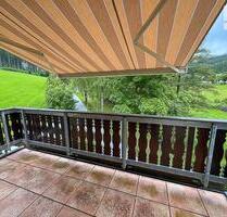 Traumhafte 3-Raum-Wohnung mit Balkon und Einbauküche im Grünen mit neuen Fußböden! - Breitenbrunn/Erzgebirge